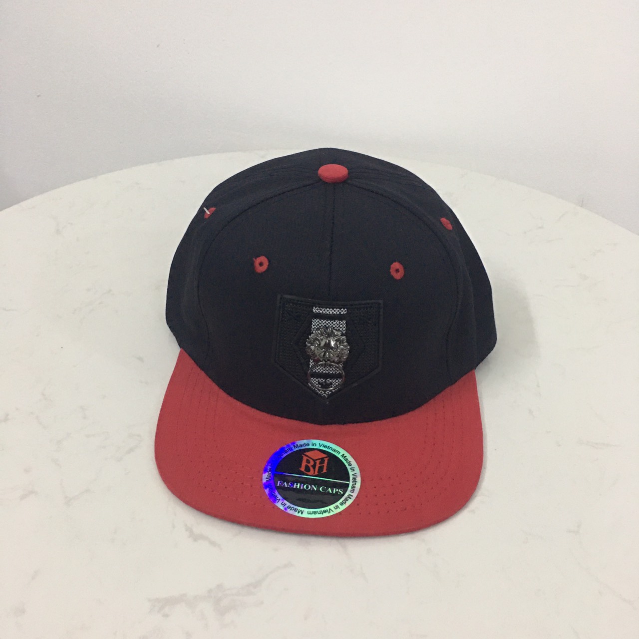 Mũ lưỡi trai phong cách Snapback, Hiphop cá tính (Đen lưỡi trai đỏ)