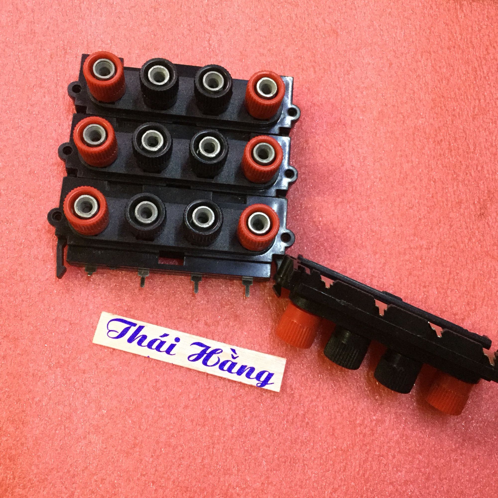 Trạm kẹp dây loa WP4-13 nút 4 trắng (2 chiếc)