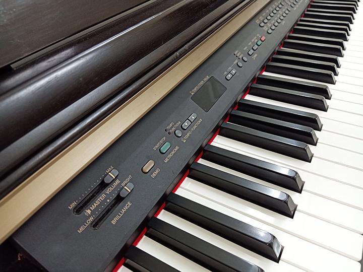 Đàn piano điện YAMAHA CLP 130