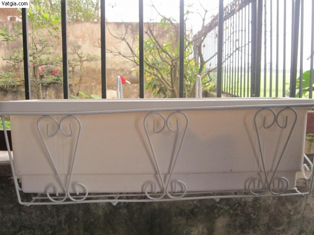 chậu và giá treo ban công dài 48cm và 67cm