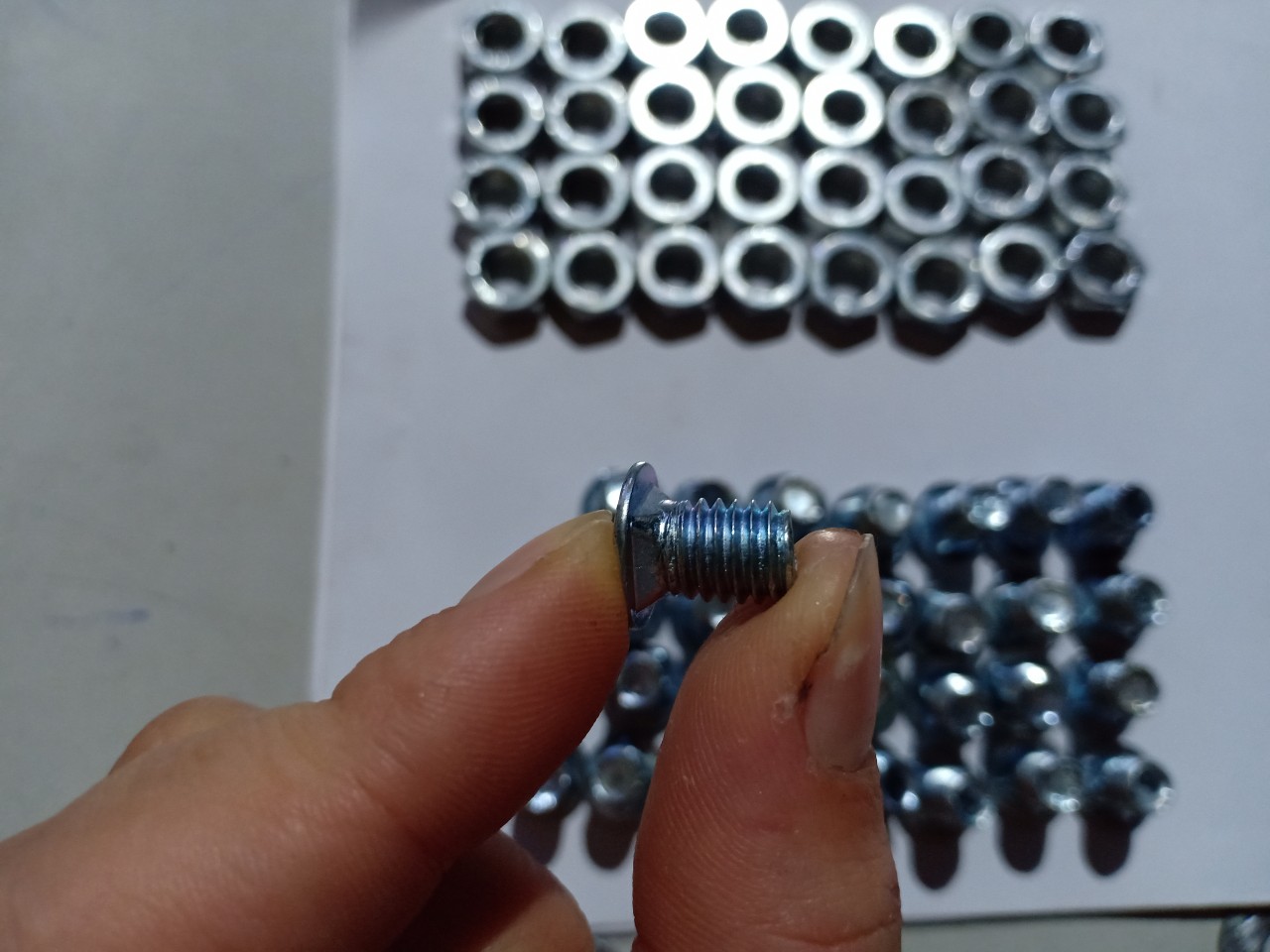 1 bịch ốc tán kệ sắt v lỗ