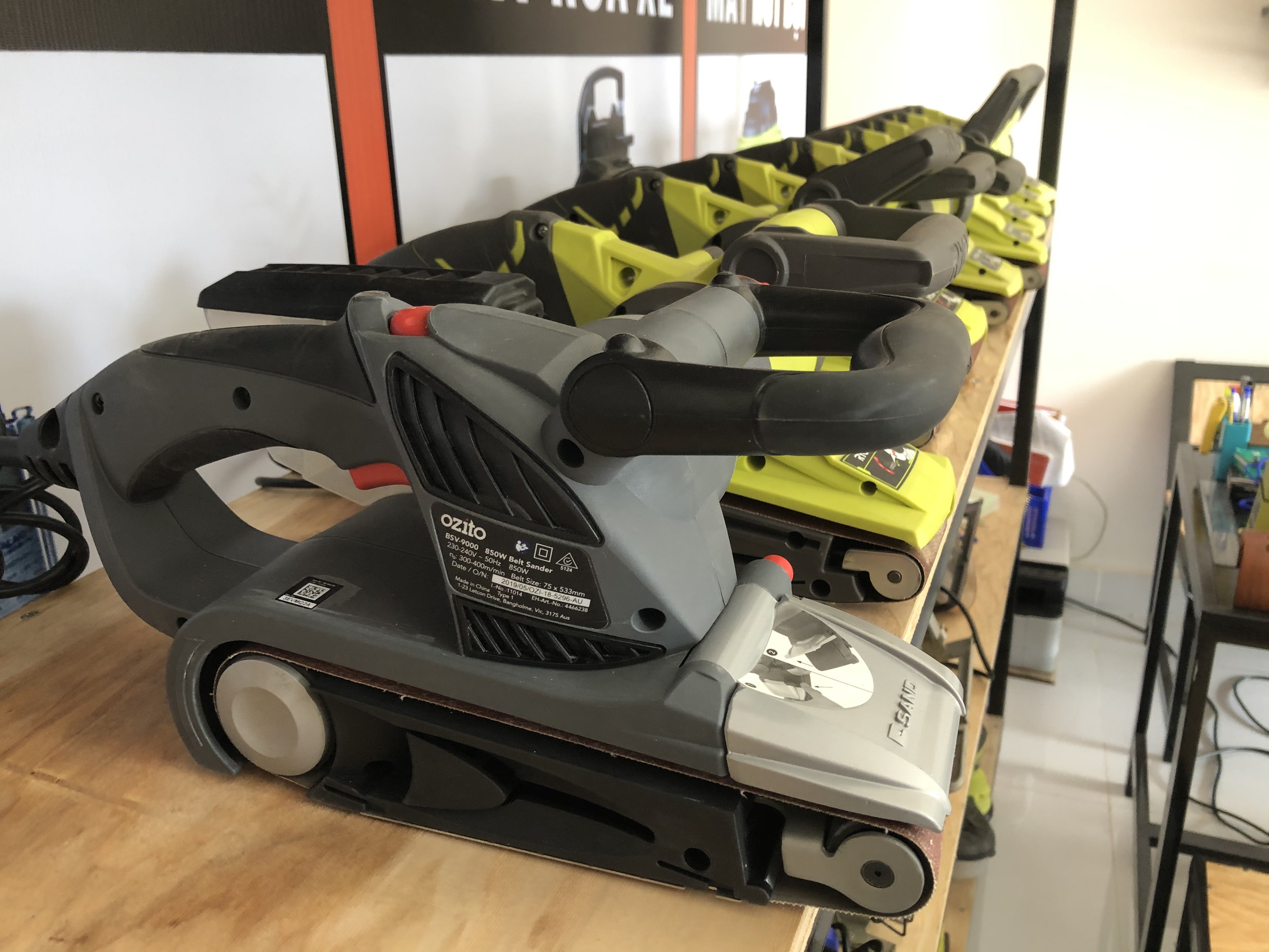 Nhám tăng Ryobi 800W có điều tốc
