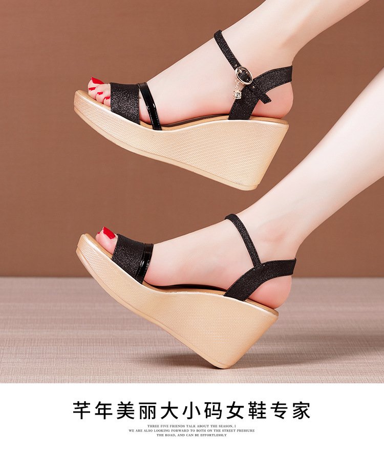 SANDAL xuồng kim tuyến xịn sò