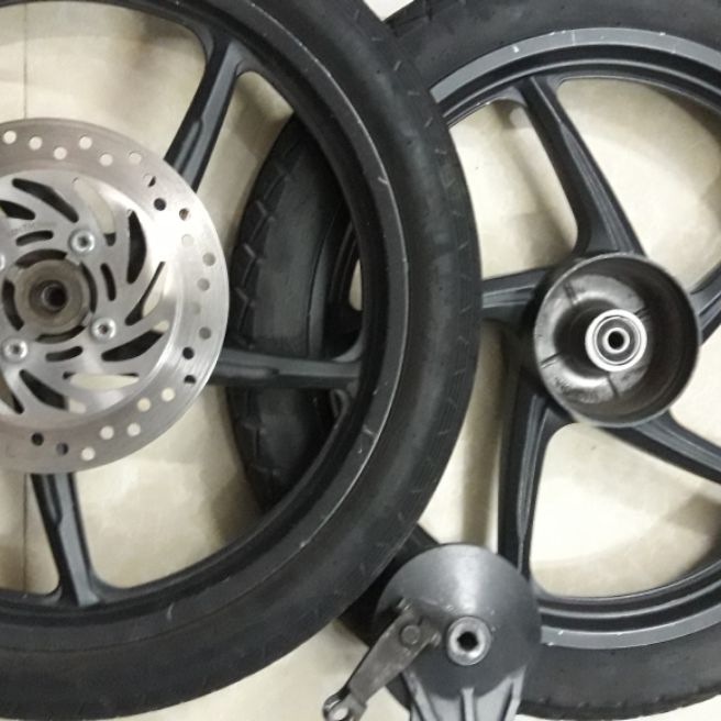 Bộ bánh mâm ws110 rin rã xe.còn nguyên xi.có luôn đĩa và má sau rin và võ xe