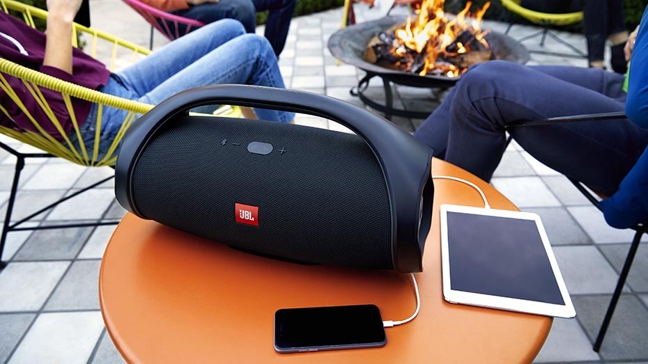 LOA BT JBL BOOMBOX 100W LOẠI CỰC ĐẠI- JBL Kì Vọng Tạo Nên Những Đột Biến Trong Dòng Loa Bluetooth Di Động Dưới Loa Được Bố Trí Dải Đèn Với 5 Led Mini Sáng Tương Ứng Với Mức Dung Lượng Pin( BẢO HÀNH 12 THÁNG)