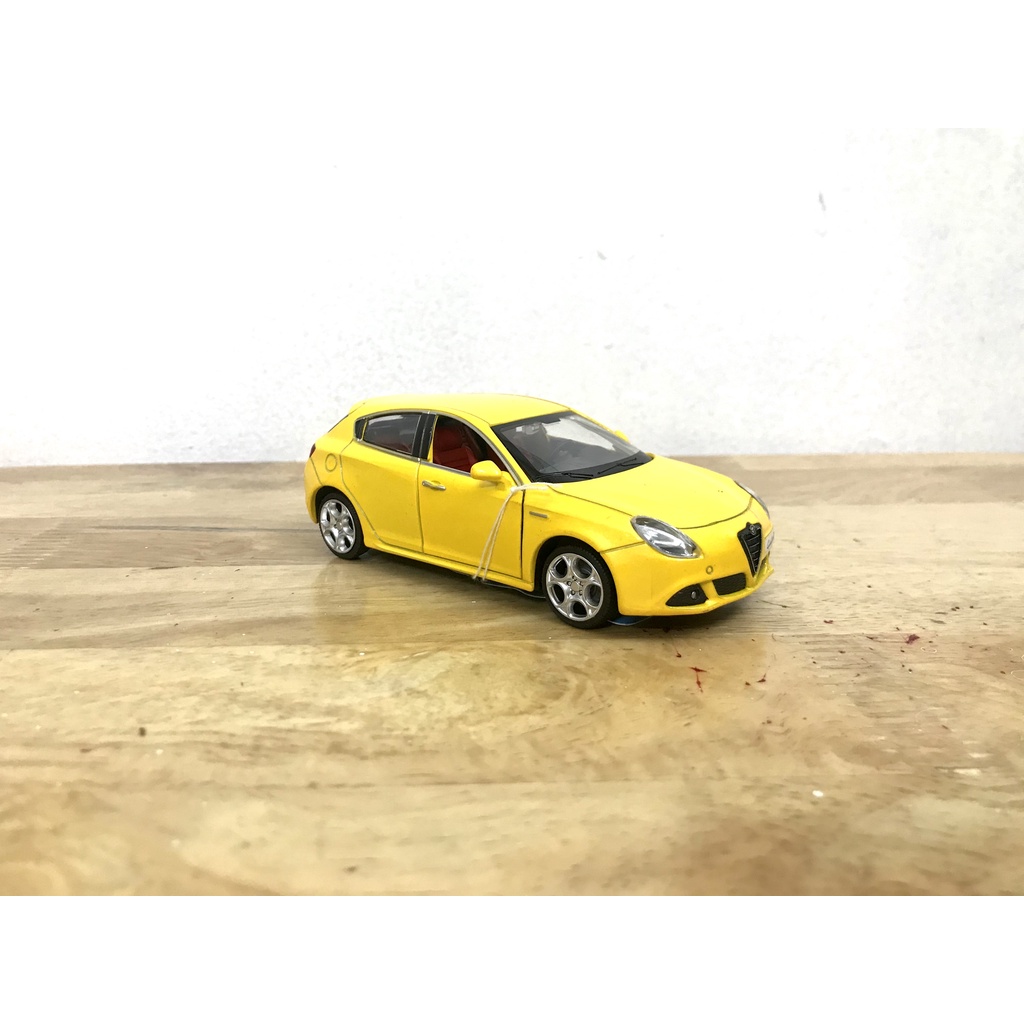 Mô hình xe Alfa Romeo Giulietta _ Tỷ lệ 1:32