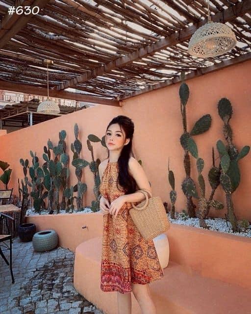 Đầm thổ cẩm cổ yếm