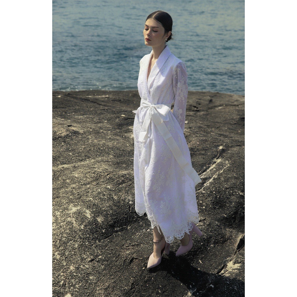 Váy xuông dáng dài cột nơ The Country Calla Lily Coat vải ren thêu hoa