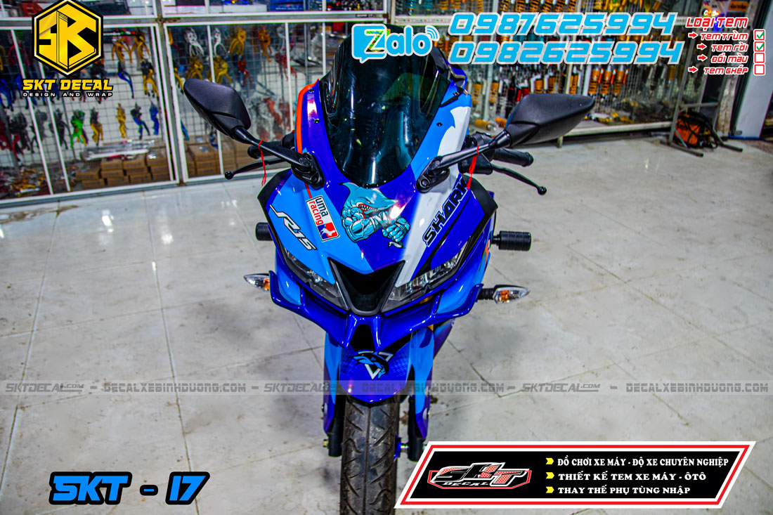 tem trùm xe r15 xanh đen đỏ cá mập