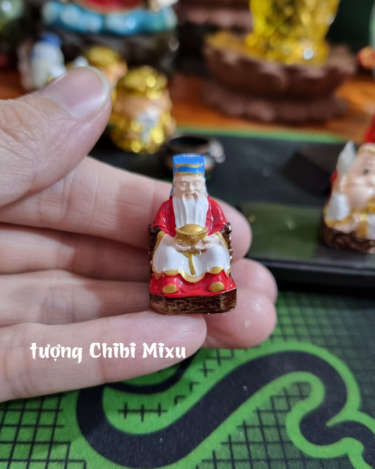 Bộ Tượng Thần Tài và Thổ Địa phong thủy Việt Nam với Miếu Thần Tài đỏ