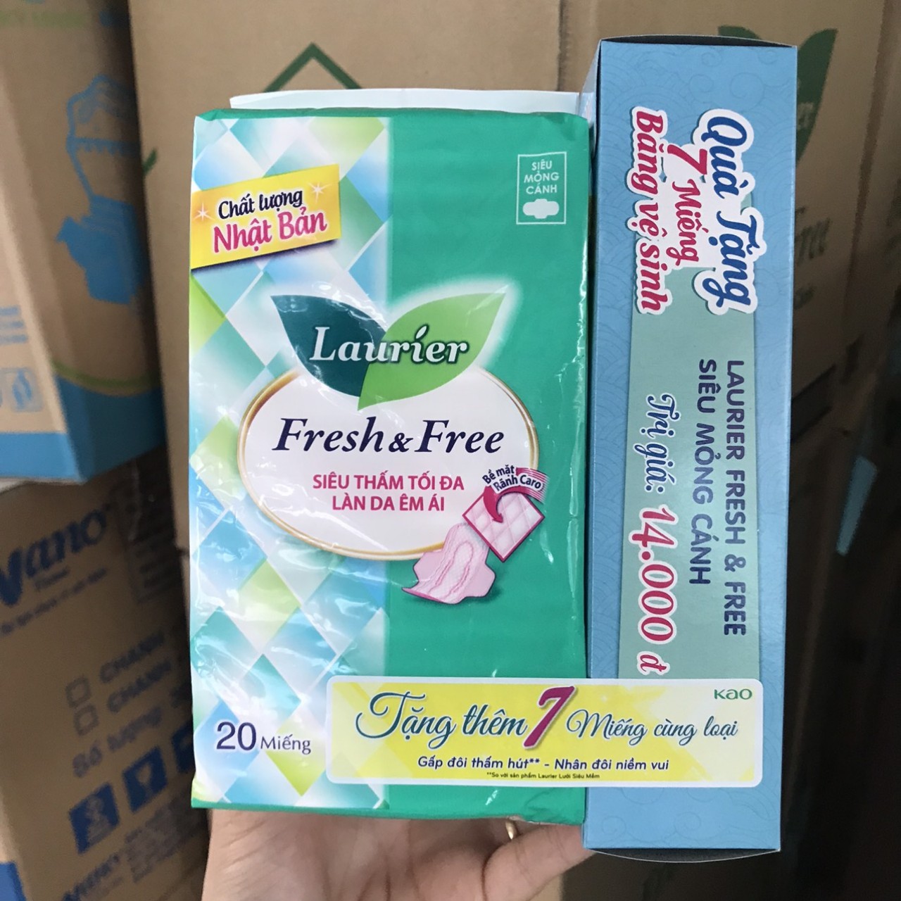 Băng vệ sinh Laurier Siêu mỏng 20 miếng/ bịch - Có cánh