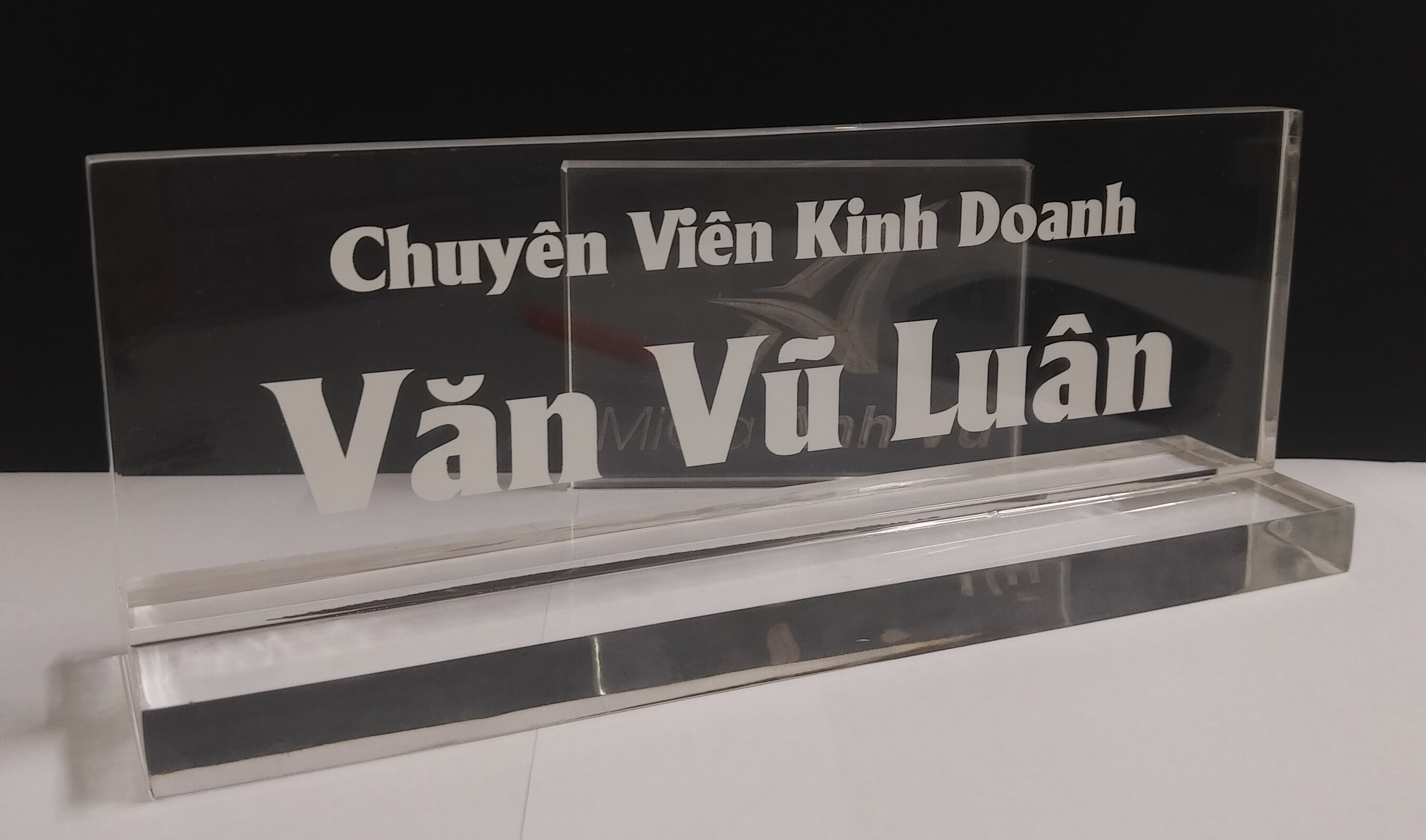 Kệ Chức Danh Biển Tên Để Bàn Khắc Chữ (Theo Yêu Cầu)