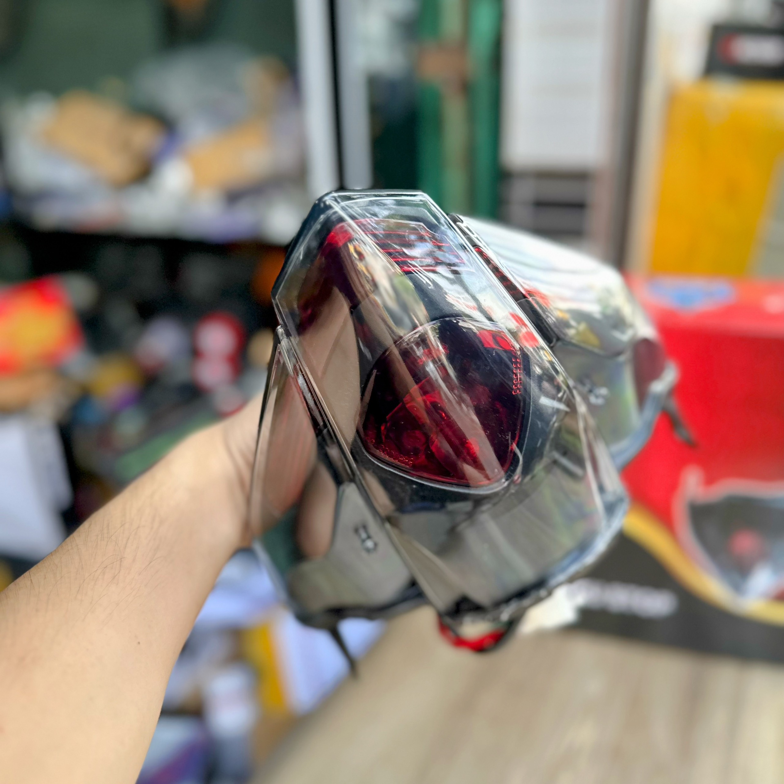 Đèn hậu LC 135 5s Malaysia lắp đặt như zin