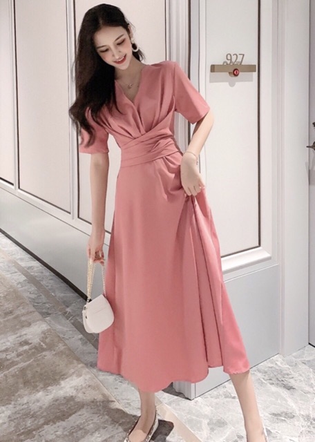 Đầm hồng ruốc form dài chéo eo
