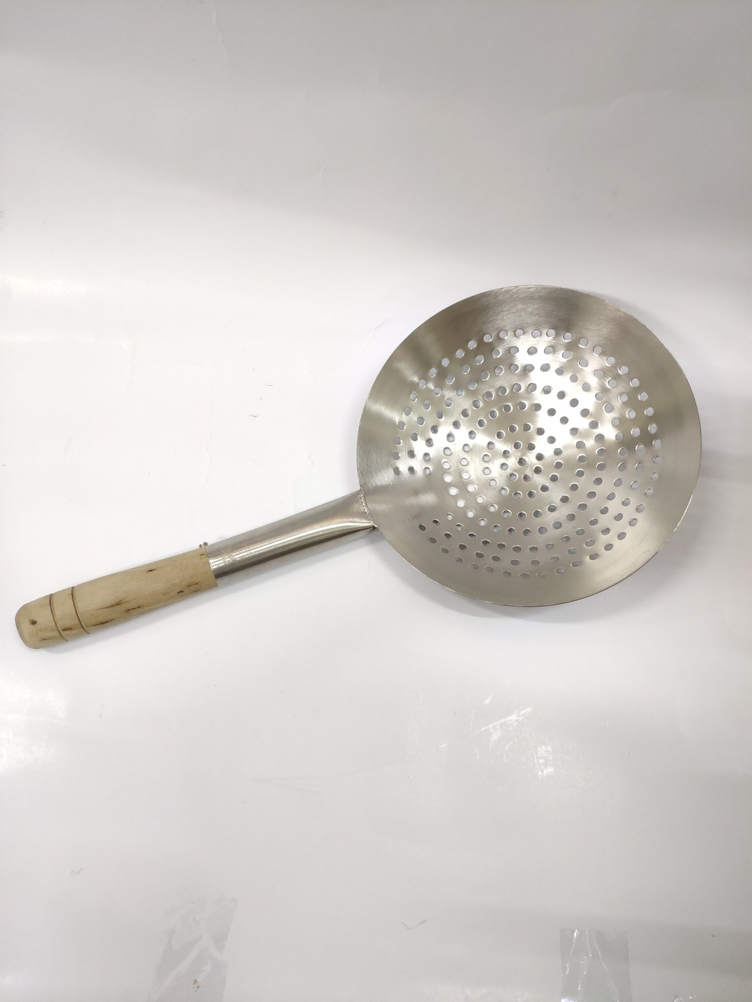 [HCM]Vá xào inox lỗ cán gỗ nhiều size