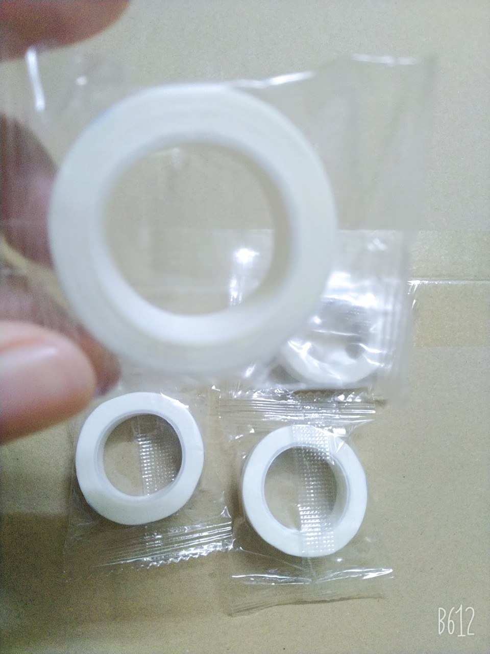 2 cuộn băng keo lụa nối mi