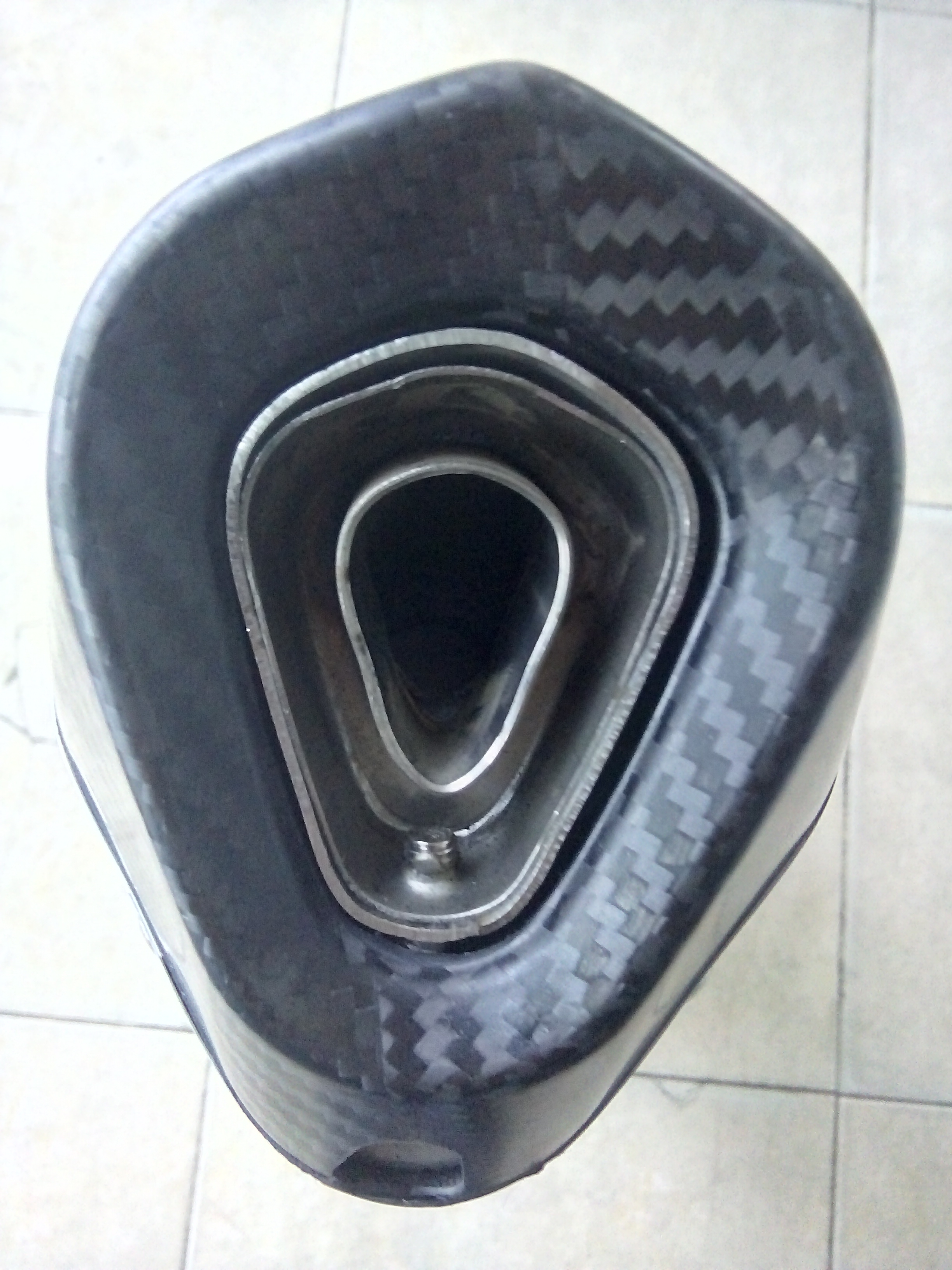 PÔ AKRAPOVIC TITAN LỤC GIÁC LỚN .