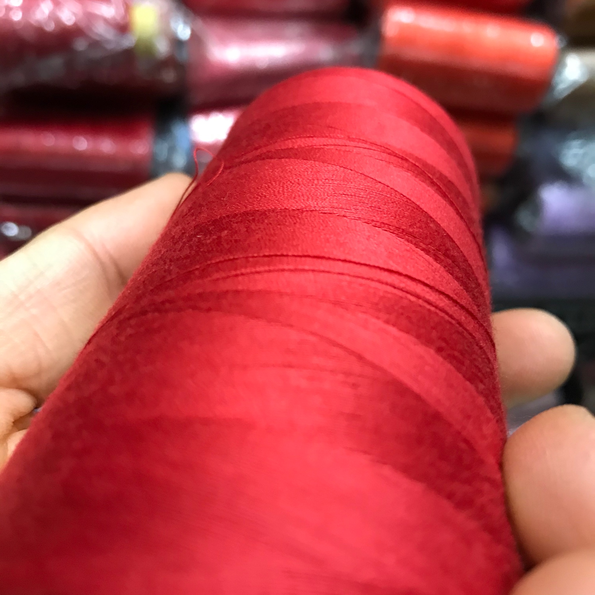 Chỉ may 40/2 màu đỏ cờ