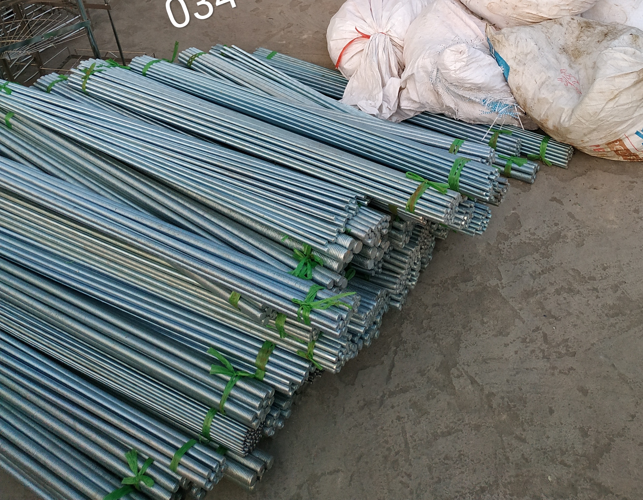 Thanh ren sắt phi 10mm dài 1 mét