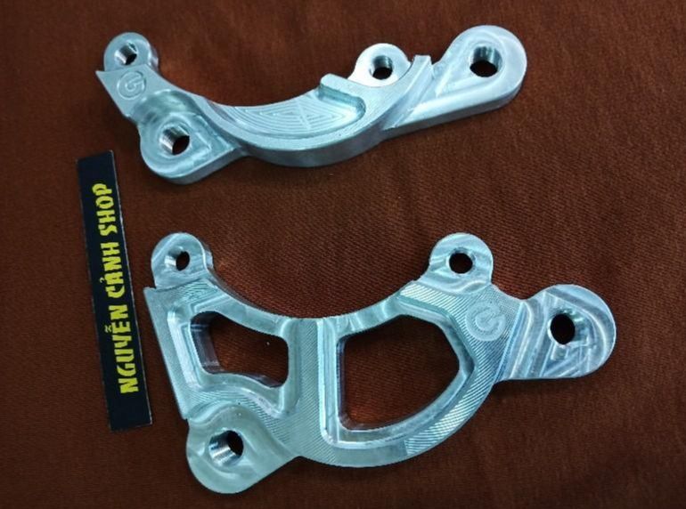 pas đỉa trước heo dầu brembo
