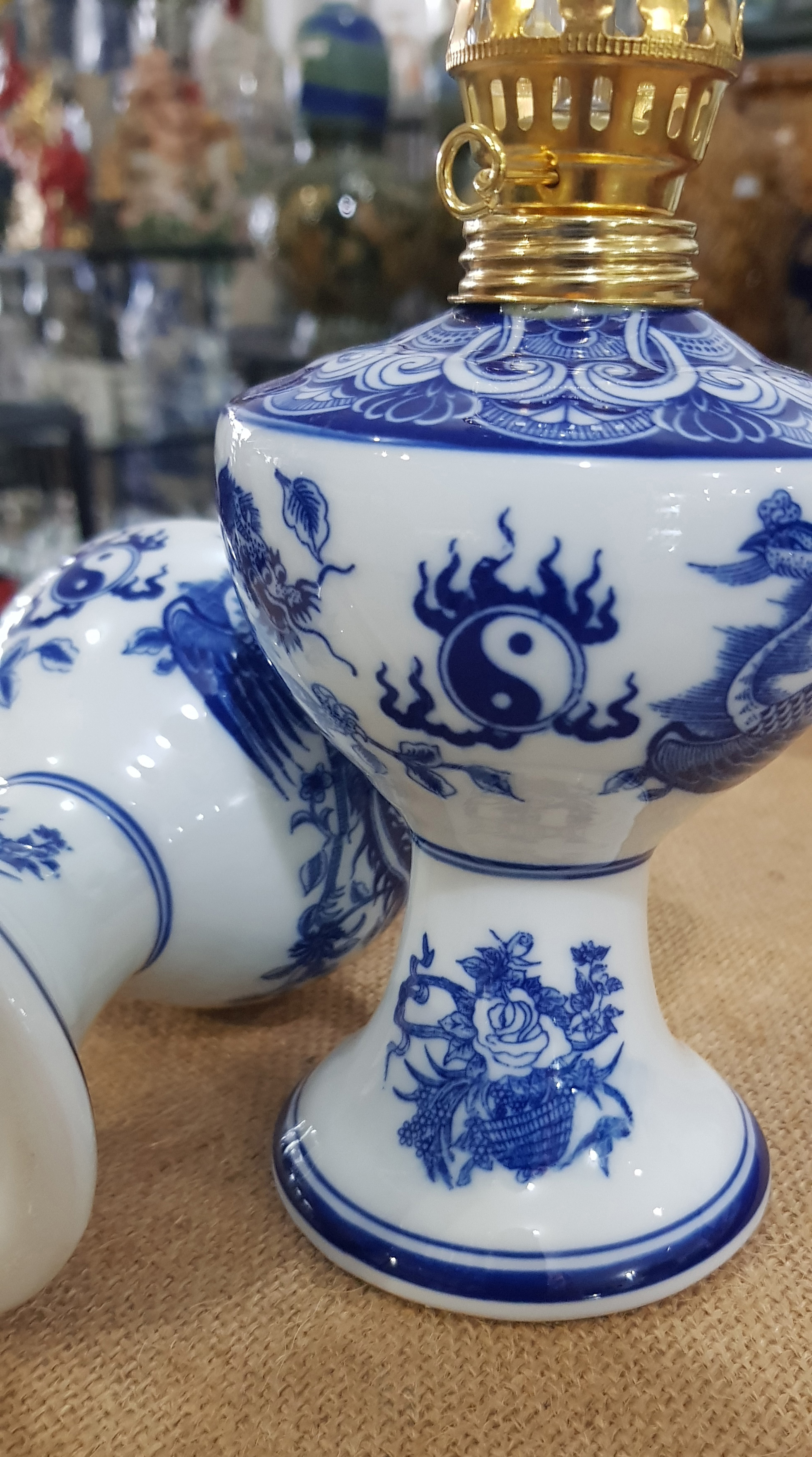 Đèn thờ màu xanh lam các cỡ gốm bát tràng