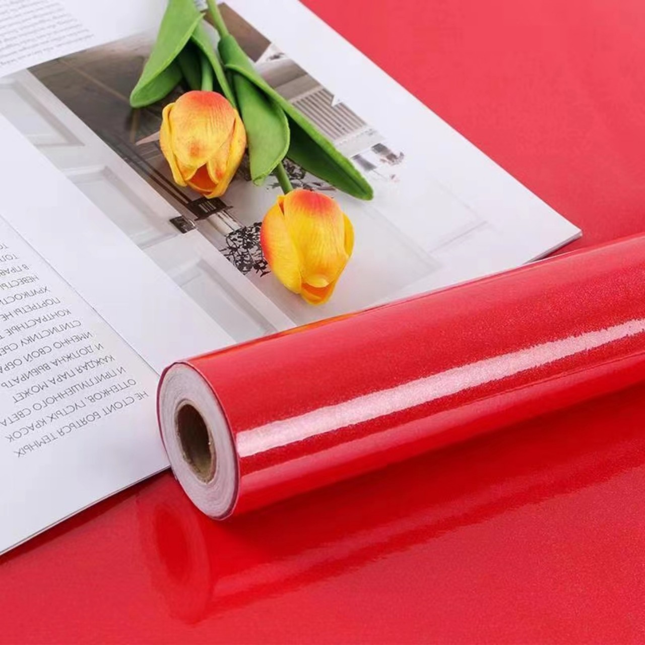Cuộn 5m decal giấy dán tường keo sẵn khổ 60cm mẫu đỏ bóng