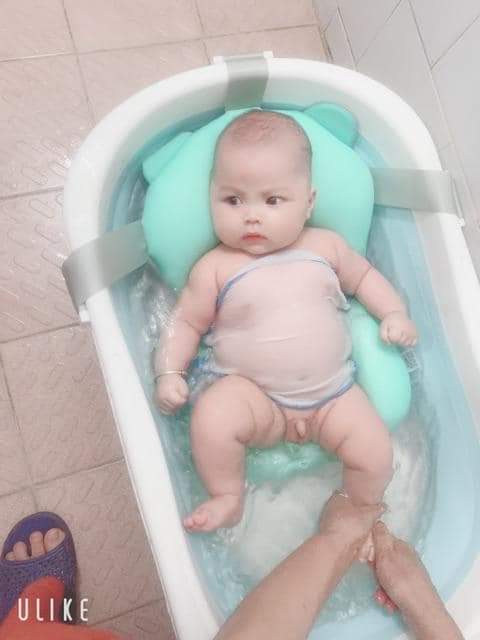 chậu tắm gấp gọn cho bé kèm phao tắm