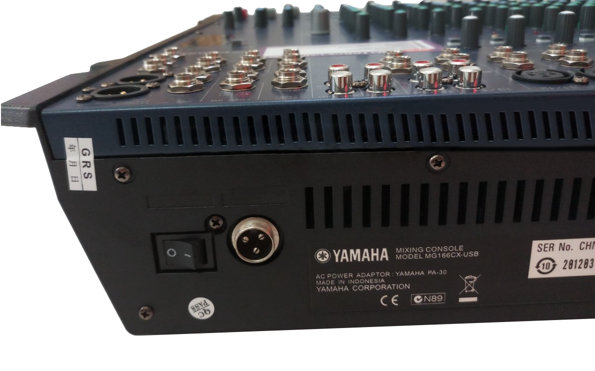 Mixer Karaoke Yamaha MG166CX