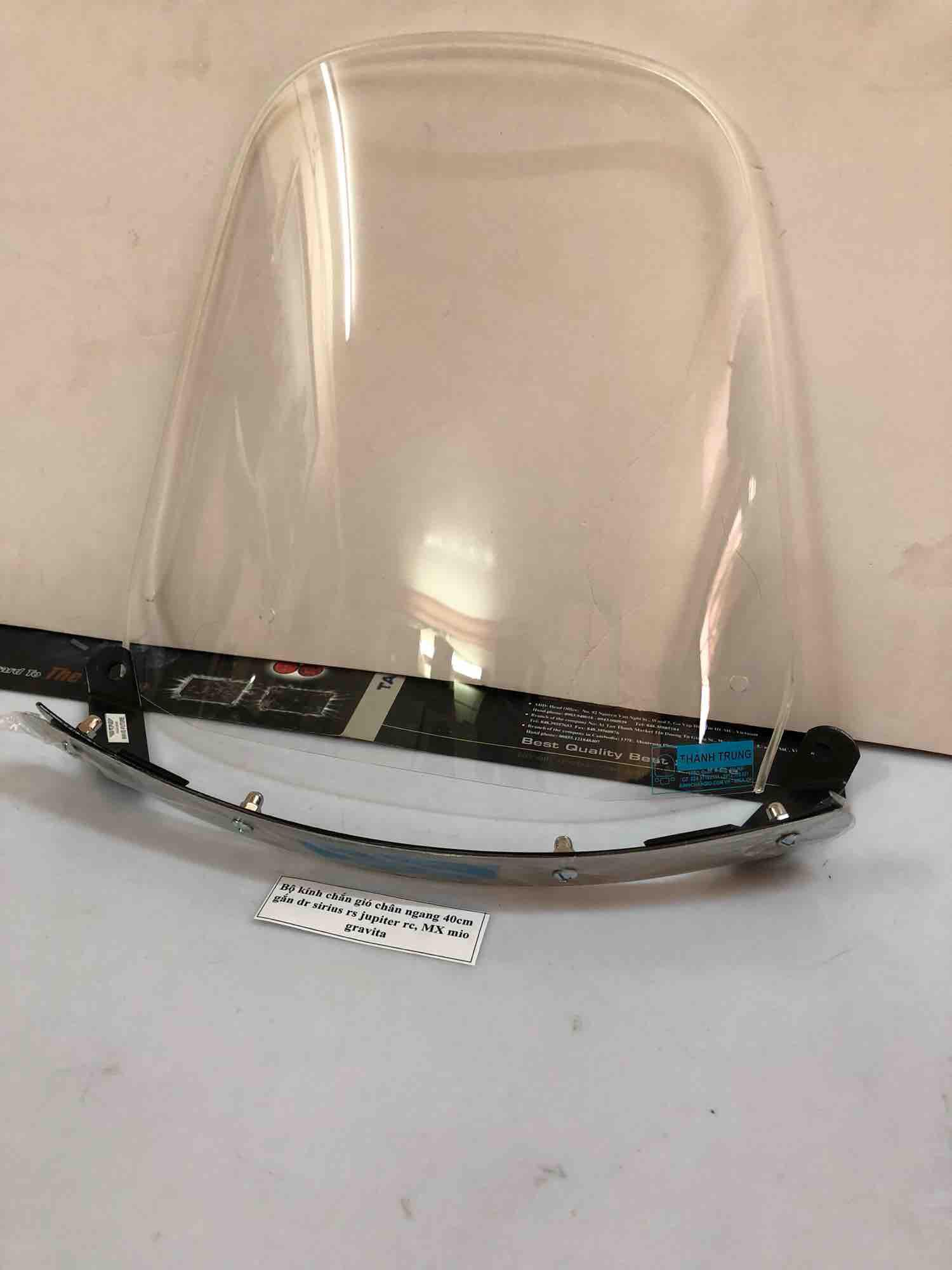 Kính chắn gió 40cm dùng được cho các dòng xe