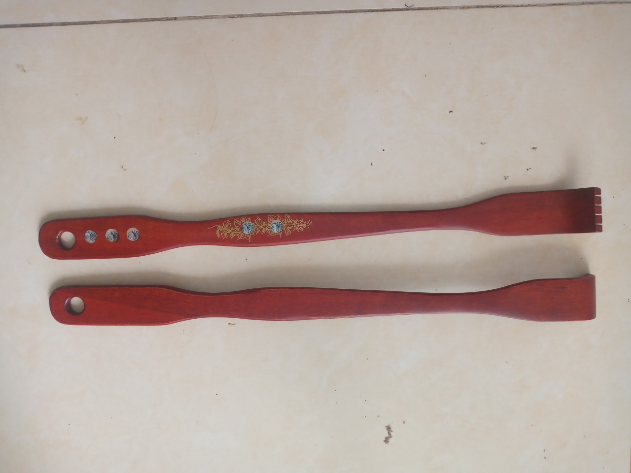 Cây gãi lưng bằng gỗ khảm xà cừ 48cm