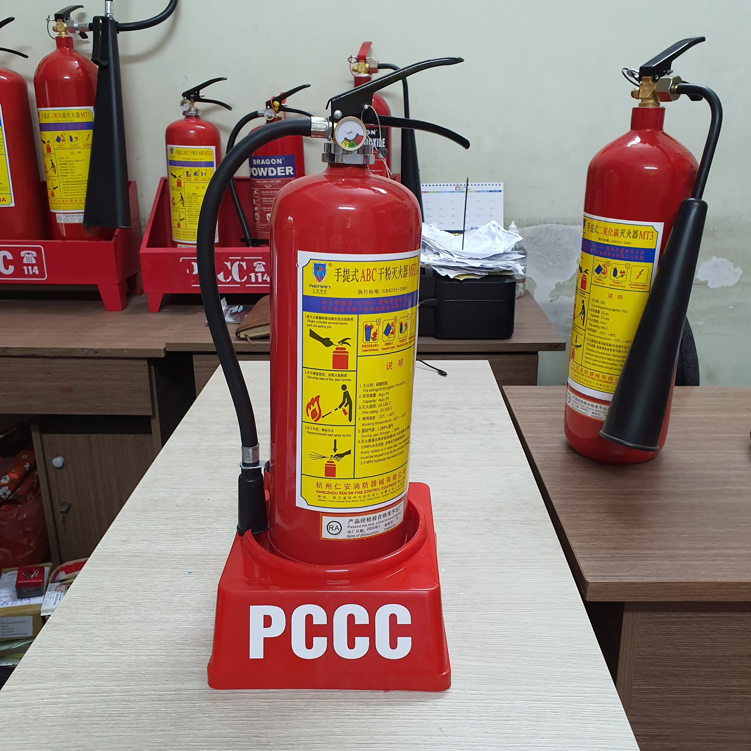 [HCM]Kệ nhựa đơn đựng Bình Chữa cháy