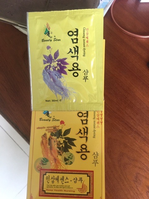 Gội đen nhân sâm Hàn Quốc ( hộp 10 gói ) kèm bao tay