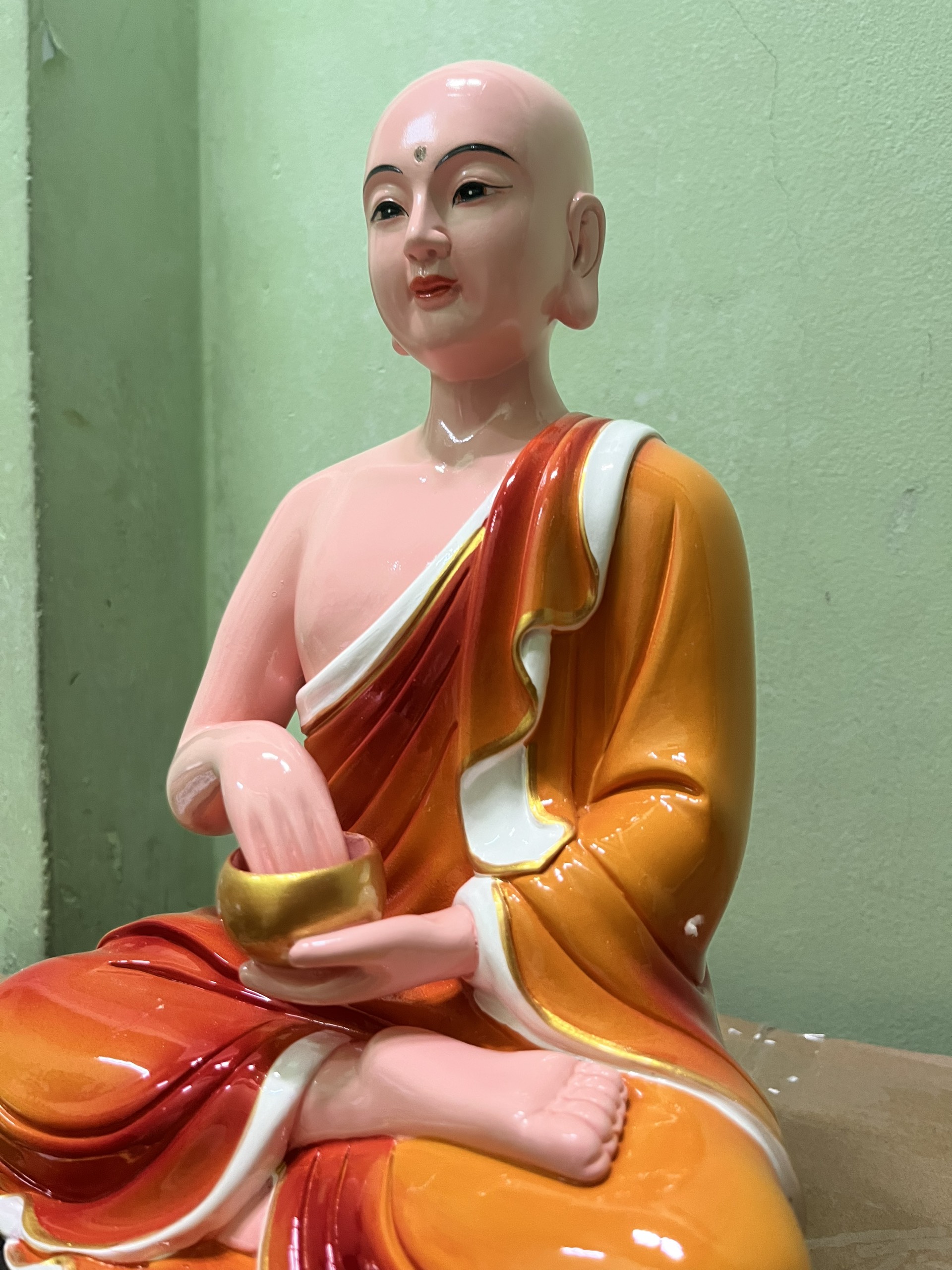 Tôn Tượng Thánh Tăng Sivali 30cm composite