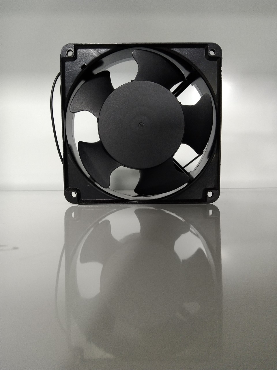 Quạt tản nhiệt 12*12*3.8cm   220V    0.14A