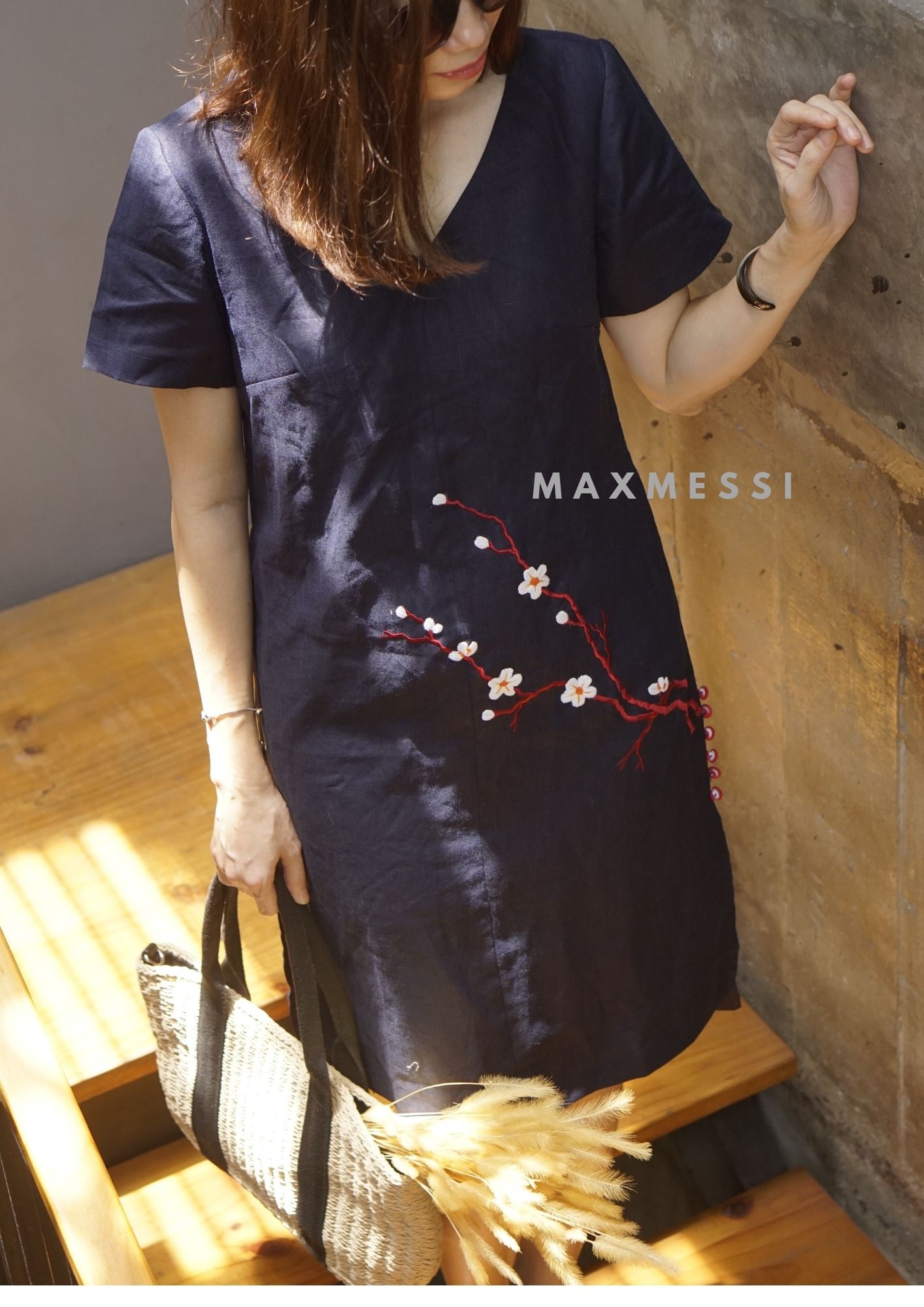 Đầm Linen thêu cổ tim LEA - MaxMessi