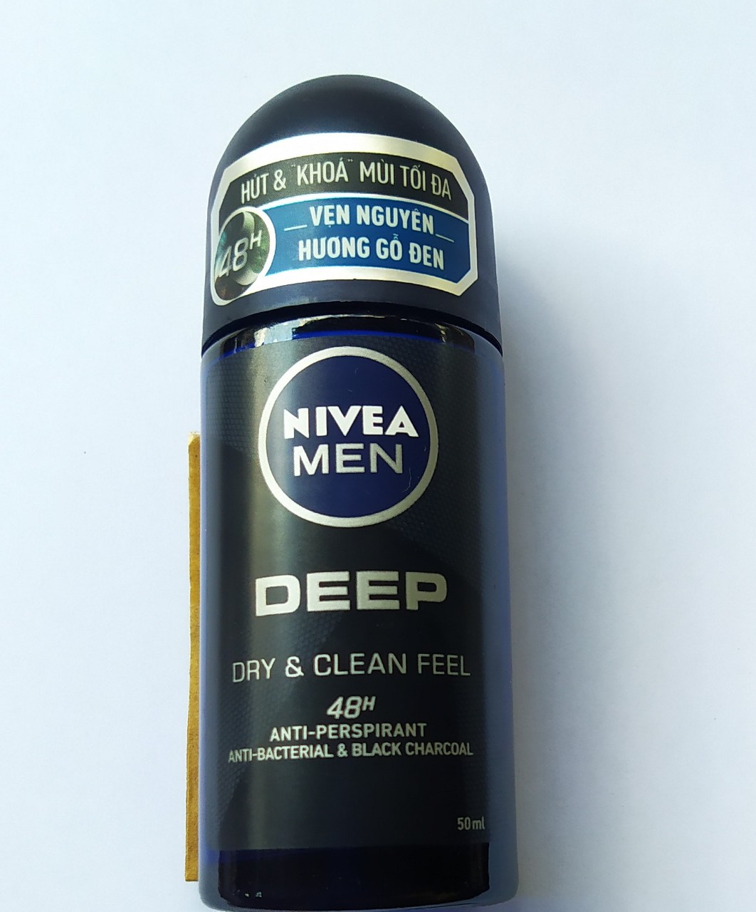 Lăn khử mùi nivea Men Deep Dry & Clean Feel hương gổ đen chai 50ml