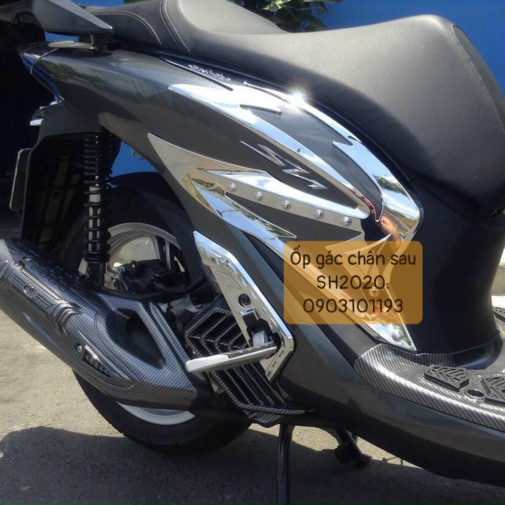 Cặp ốp gác chân sau xi/ mạ trắng xe sh 2020 .