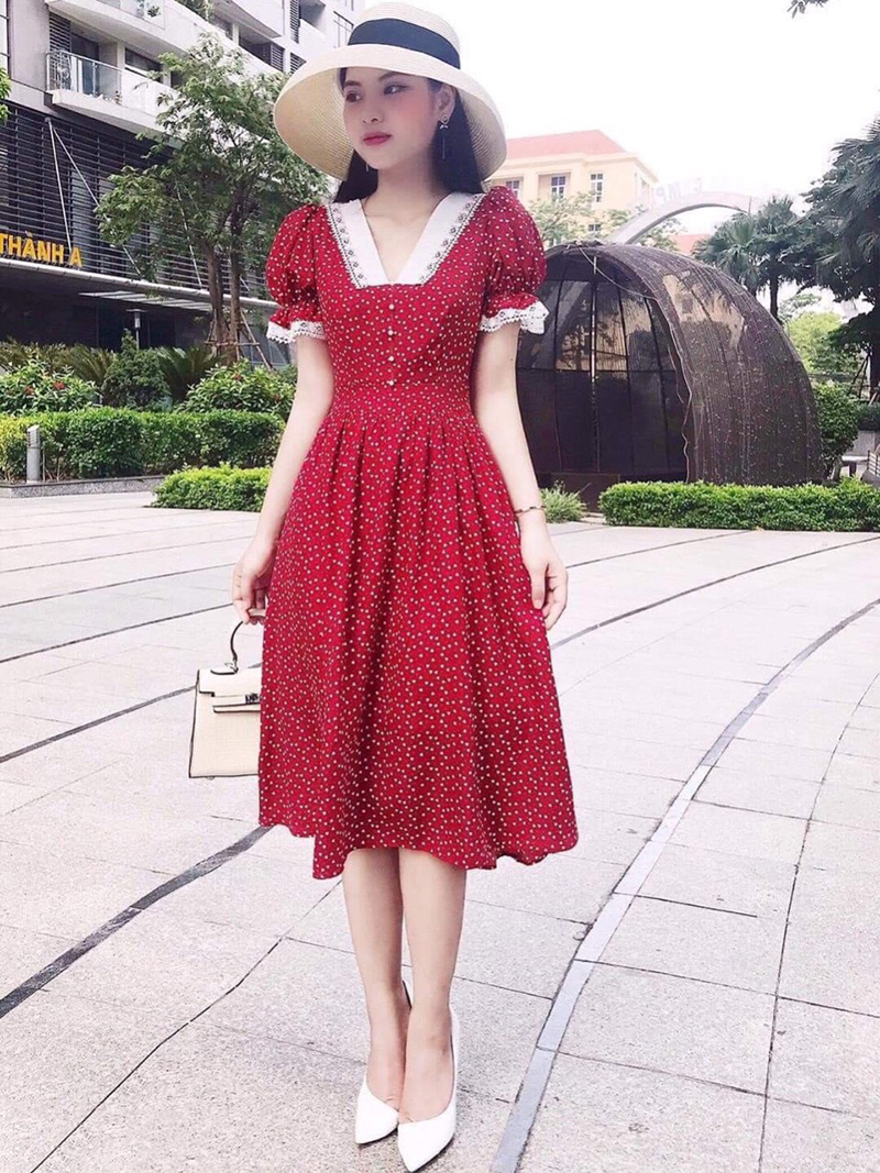 Váy đầm đỏ hoa nhí thời trang Hoa Anh Đào dáng xòe cổ tim phối ren tay ngắn bồng phù hợp đi chơi dự tiệc size từ 40 - 52kg