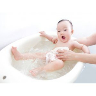 [Kèm quà tặng]Sữa Tắm Gội Trẻ Em Lactacyd Milky (chai 500ml)