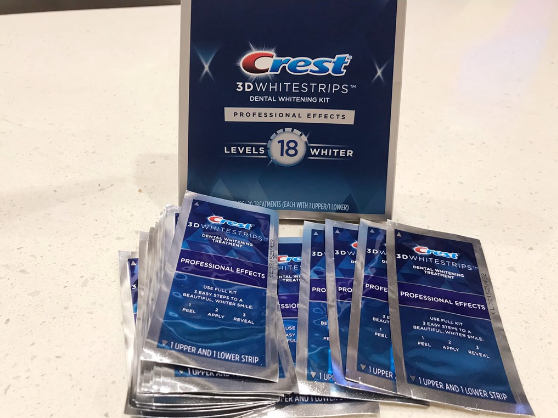 Miếng dán trắng răng Crest 3D Whitestrips Professional Effects & Supreme Bright Boost