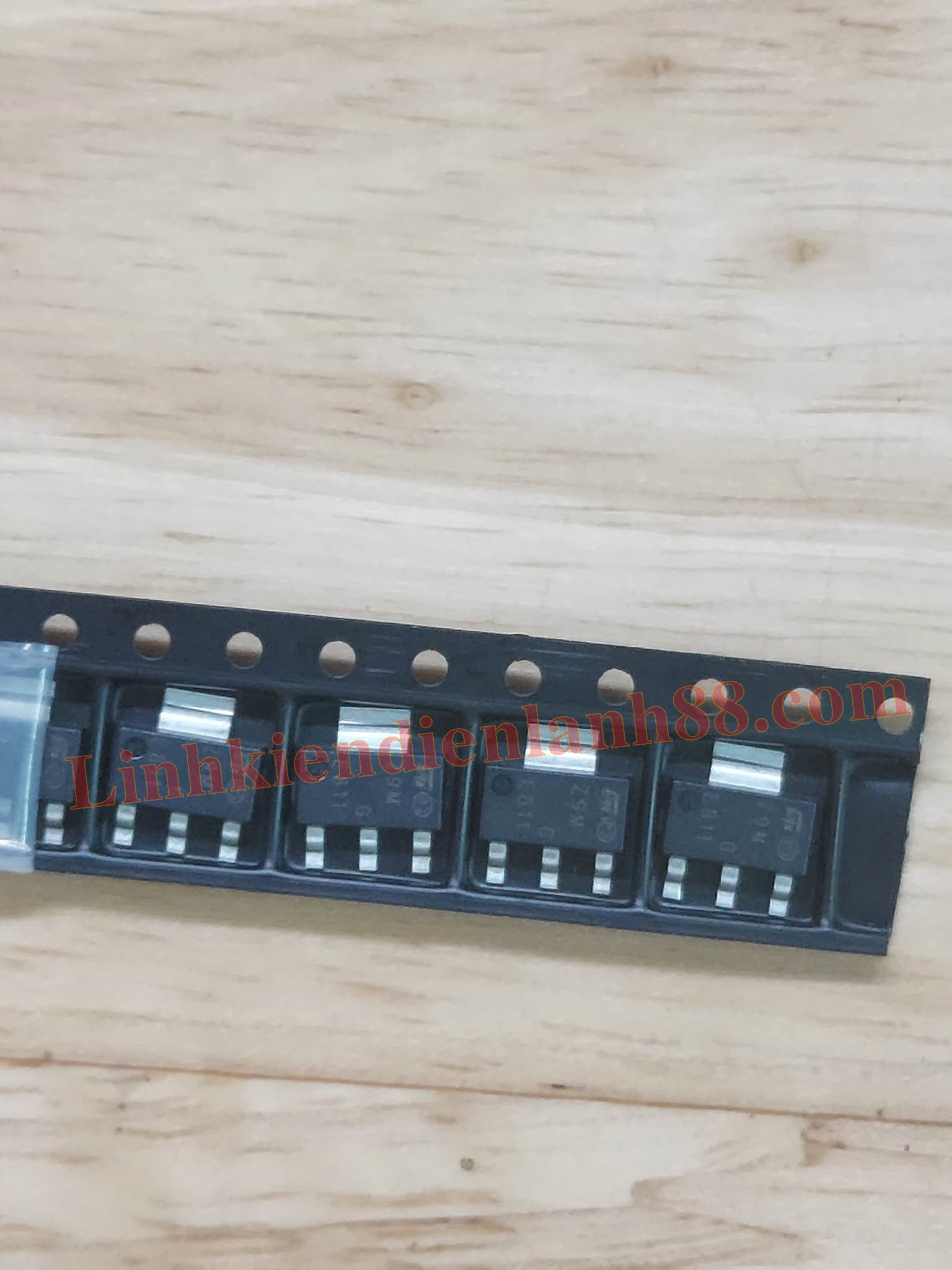 Triac dán z9m mới chính hãng st 100%.