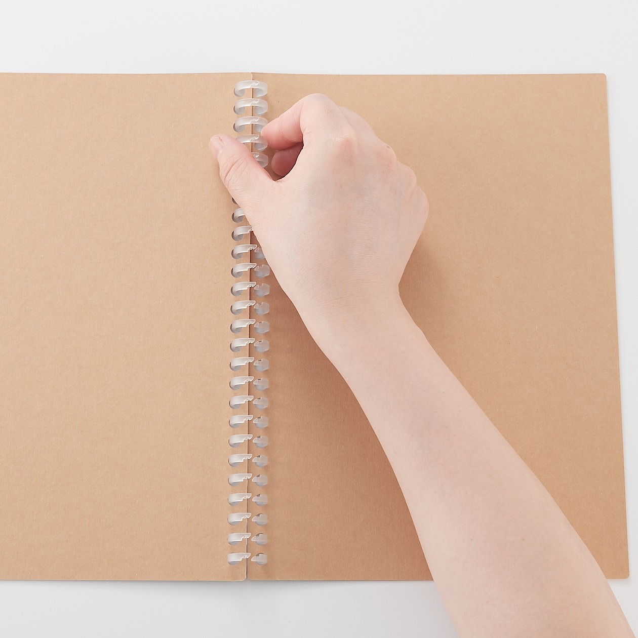 Bìa Kraft Cho Giấy Đục Lỗ B5 MUJI