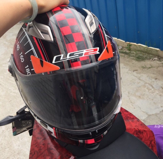 Tem mắt Fendi phản quang dán xe, nón bh, vali,...