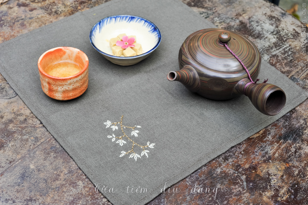 Khăn tay (Khăn mùi xoa) vải linen thêu thủ công - Lá non