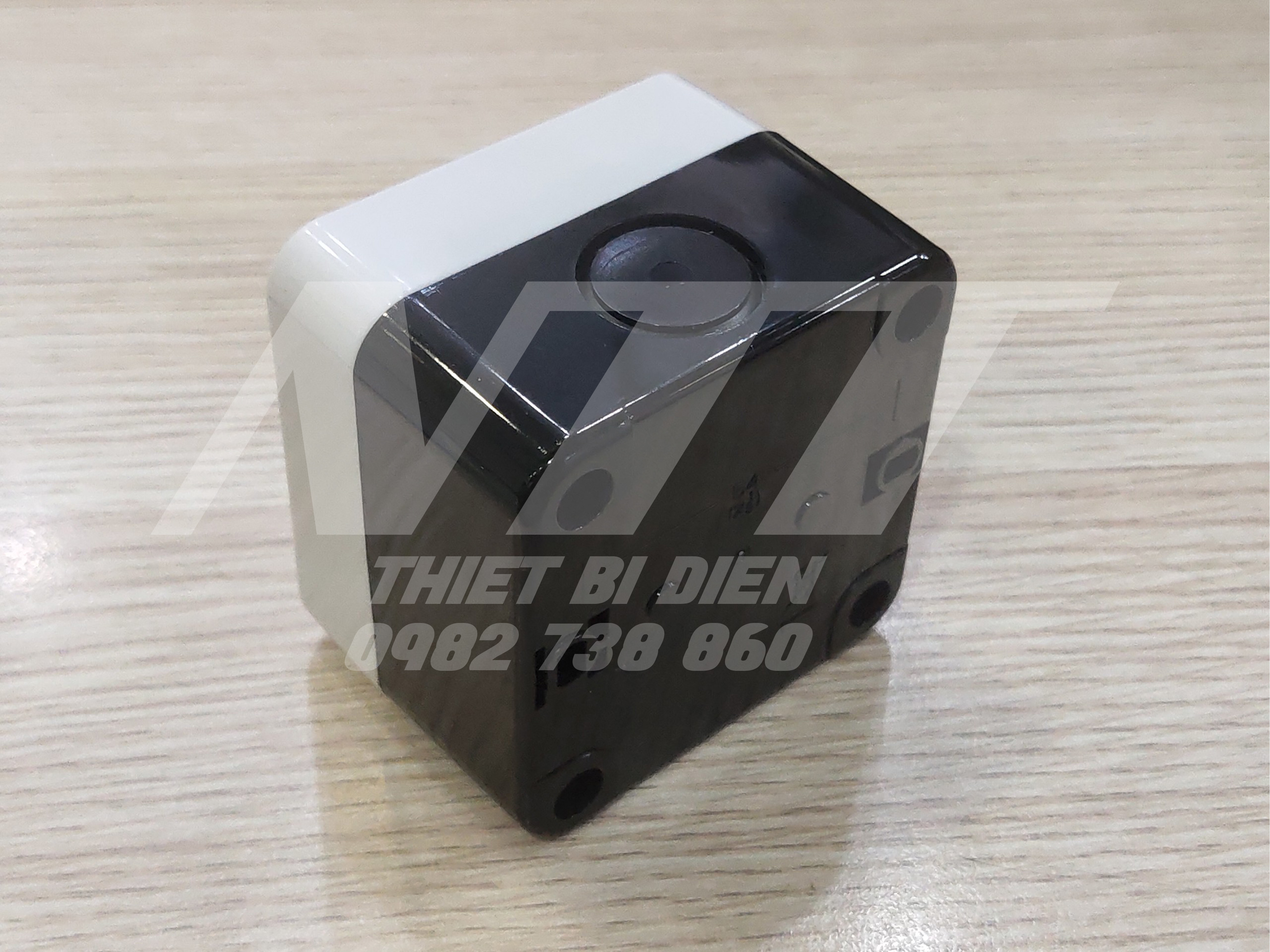 Hộp nút nhấn 1 lỗ phi 22 NP2-B01 Chint