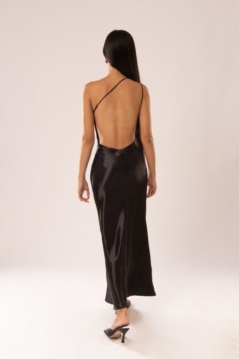 Đầm Cổ Chéo Satin Ally Daphale