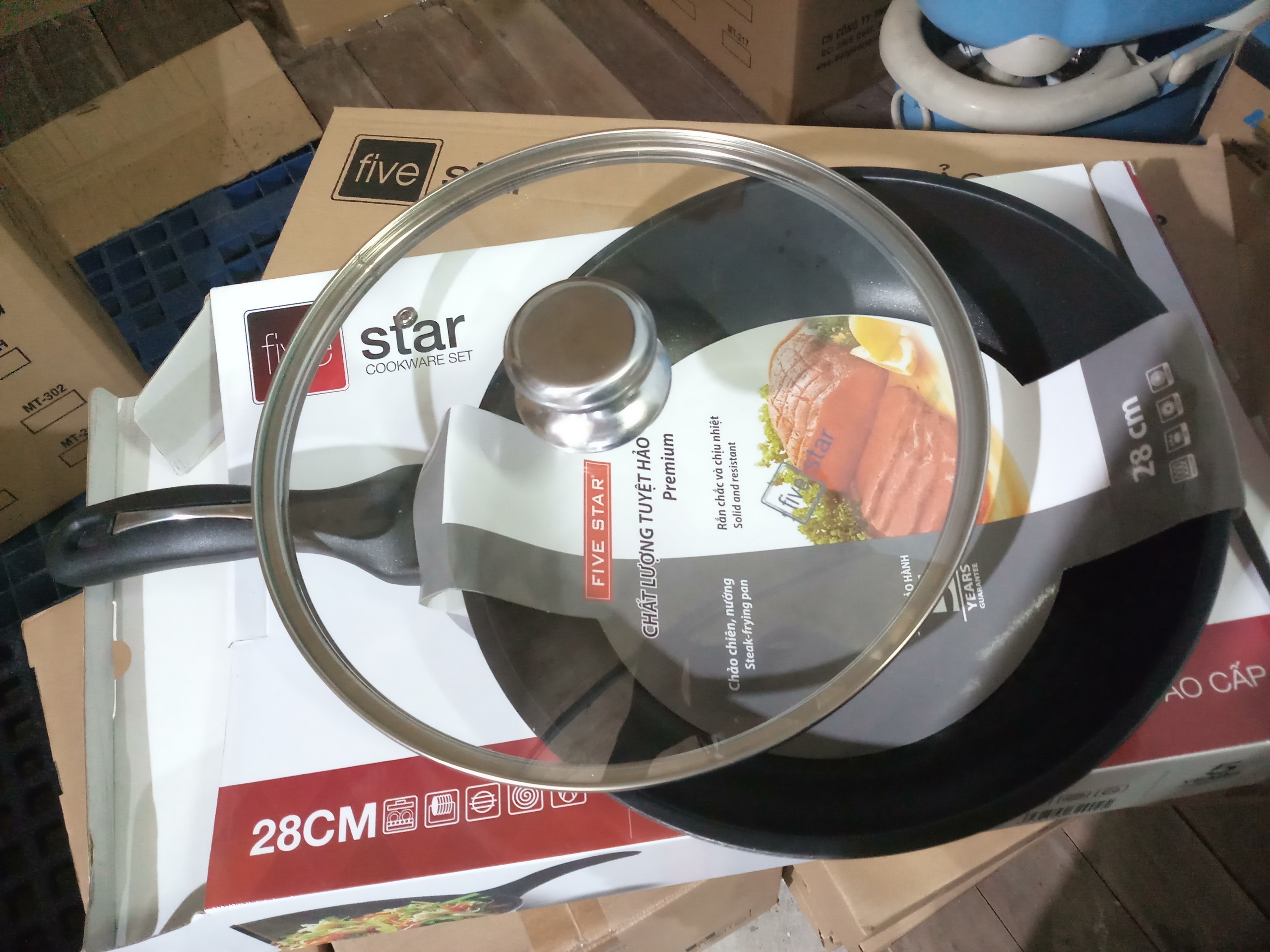 CHẢO CHỐNG DÍNH FIVESTAR INOX 28CM SỬ DỤNG BẾP TỪ (CÓ KÈM NẮP KÍNH)