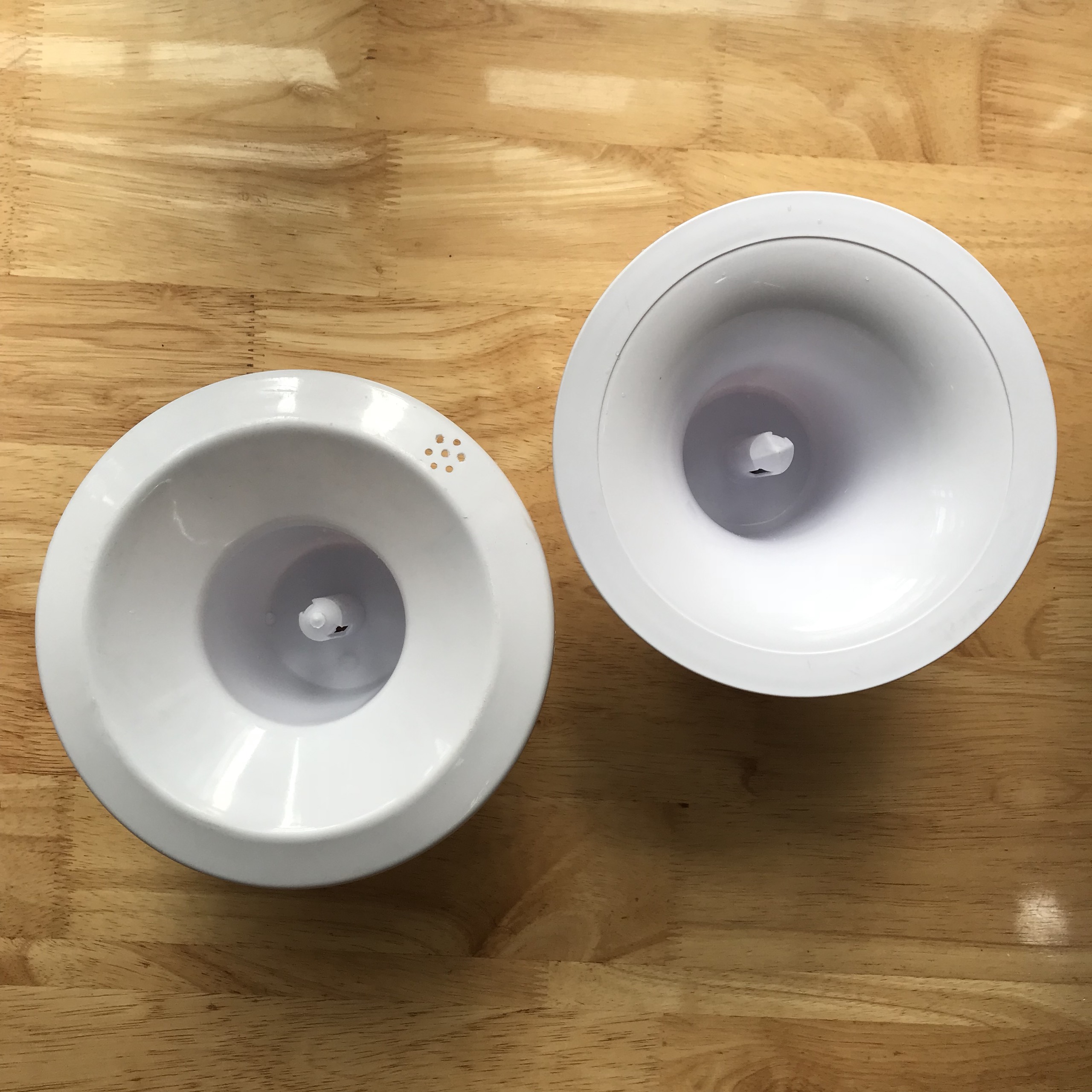 Cọc cắm bình nước cho cây nước nóng lạnh