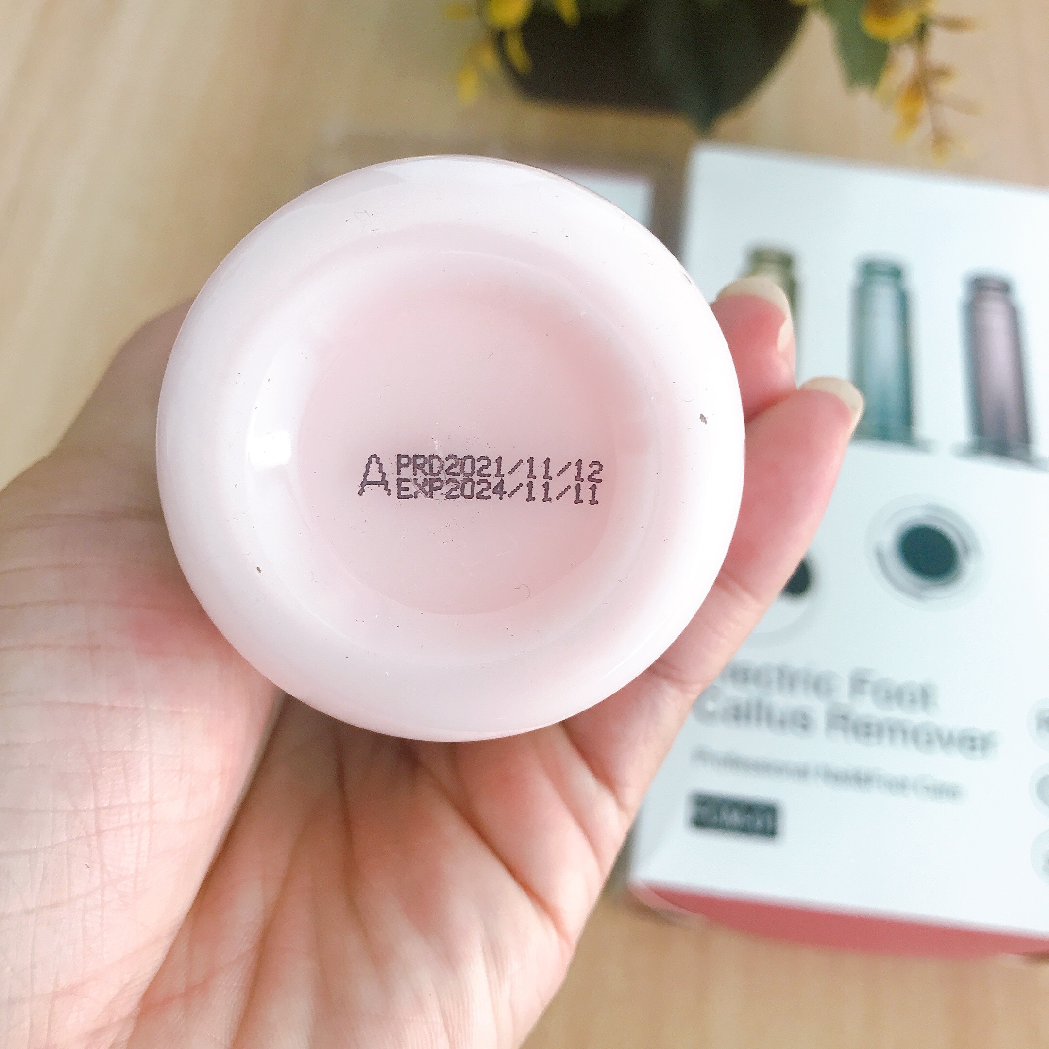 Máy Chà Gót Chân + 60 Miếng Nhám Chà Cho Tiệm Nail & Cá Nhân