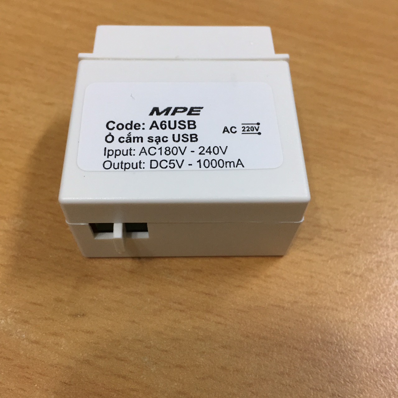 [HCM]Ổ CẮM USB GẮN ÂM TƯỜNG MPE DC5V-1000mA SERI A60